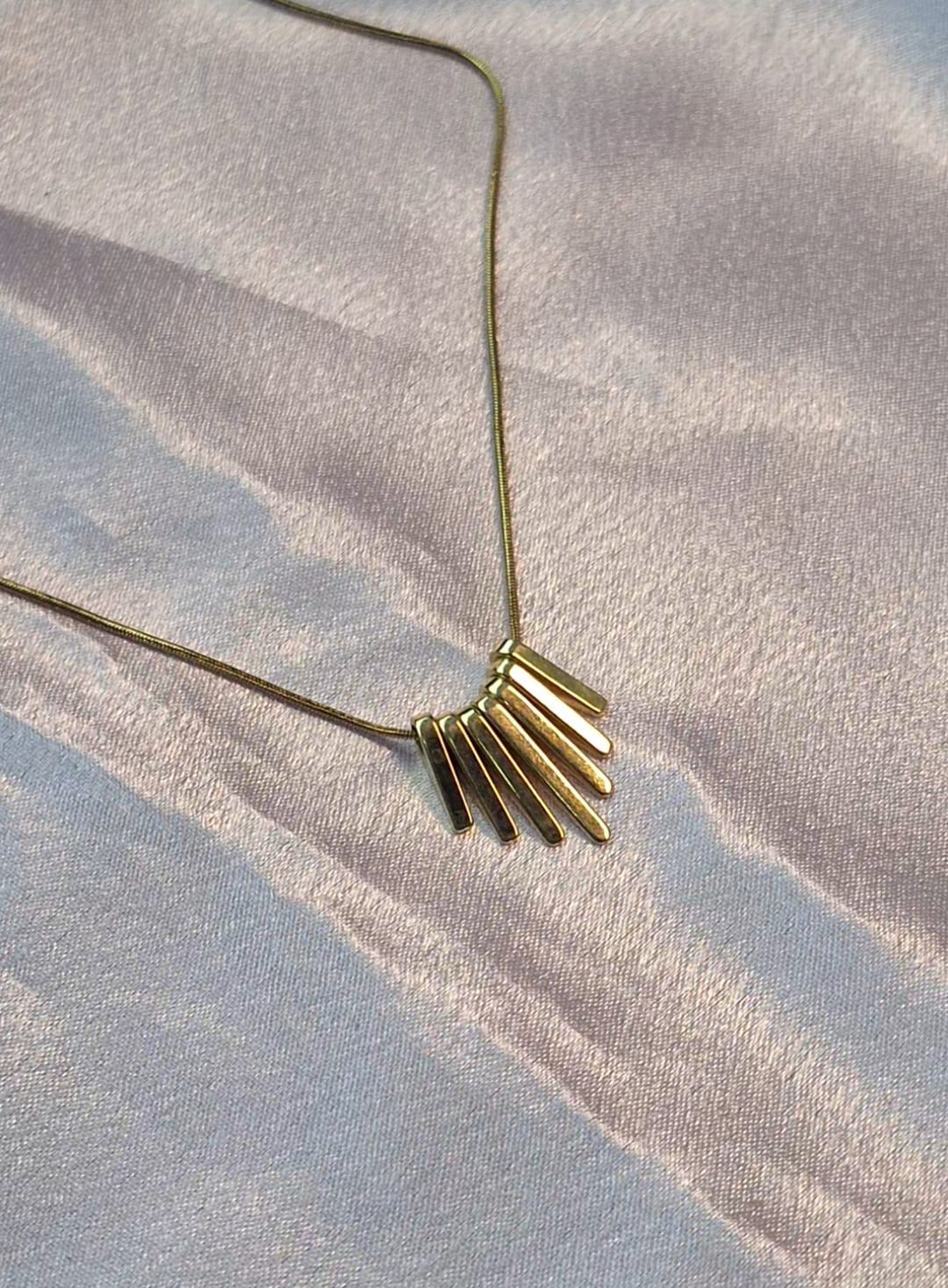 Elegant Antic Chain